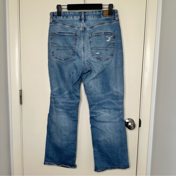 American Eagle Stretch Curvy Ripped Jeans in Medium Destroy Short Inseam - Picture 7 of 8